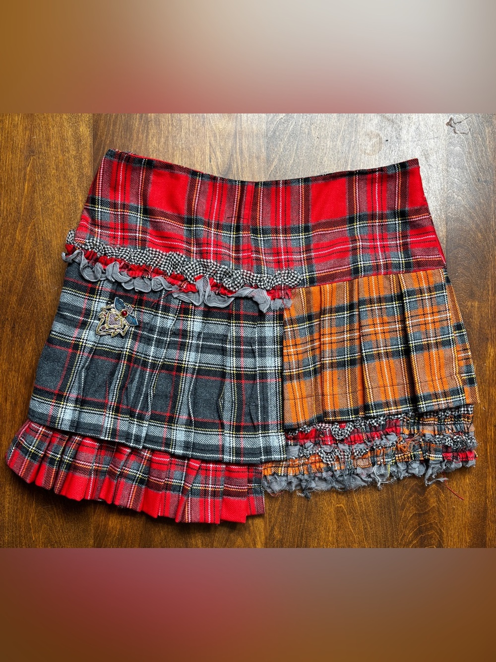Vintage Westwood-style tartan mini skirt - Traitors